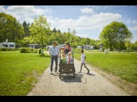 Gezin op de camping
